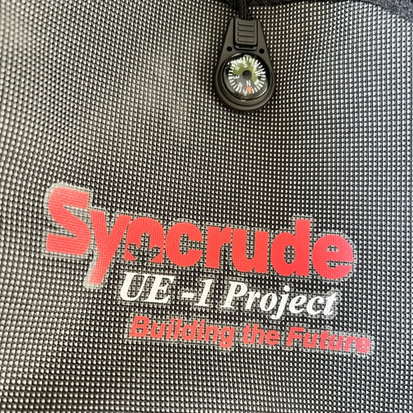 Syncrude Travel Bag - Picture 3 of 12